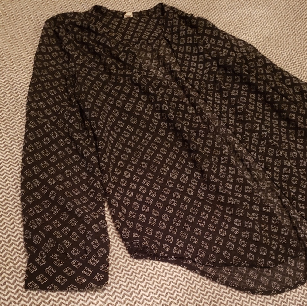 Old Navy L B&W Lightweight Button-Up